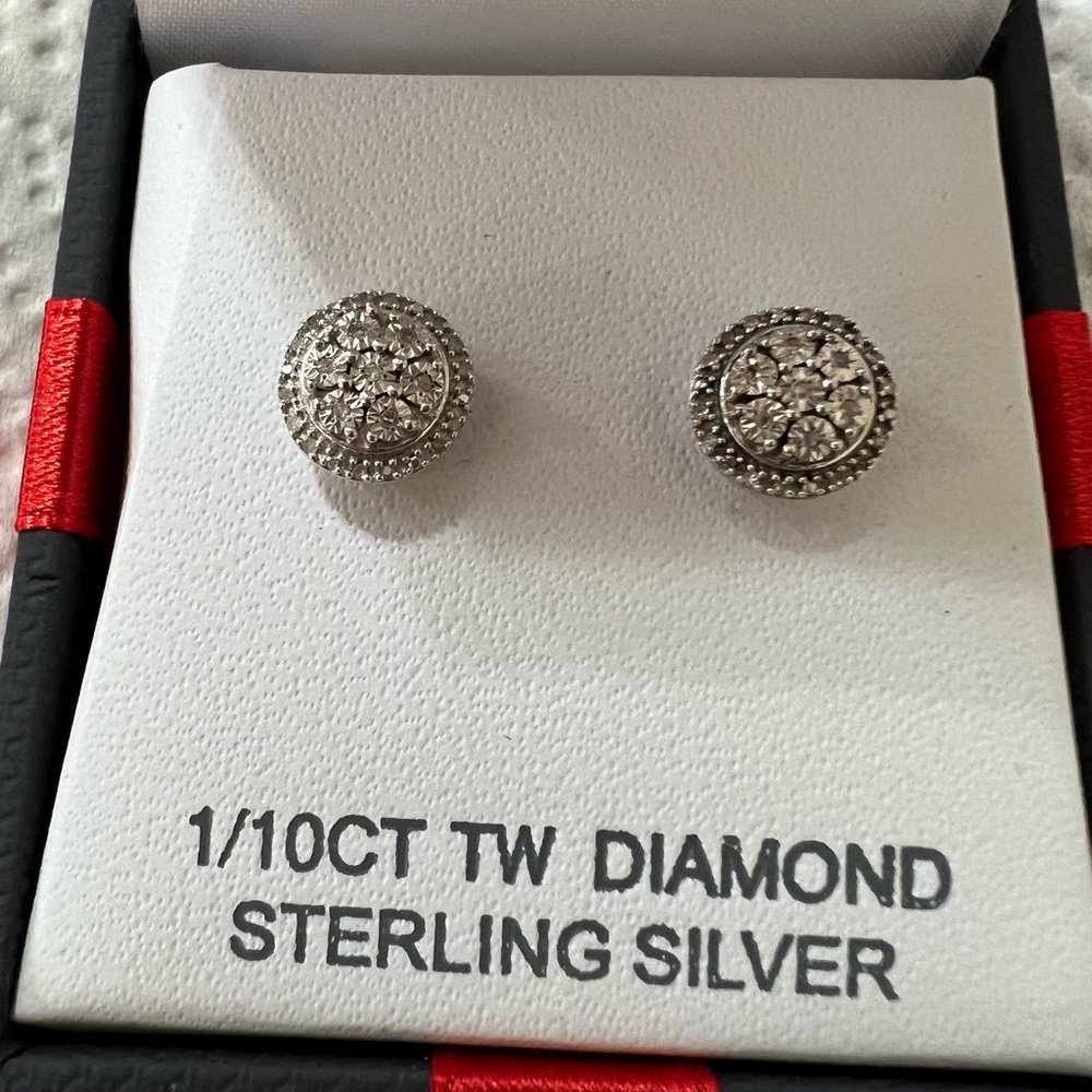 1/10 Ct Diamond earrings.